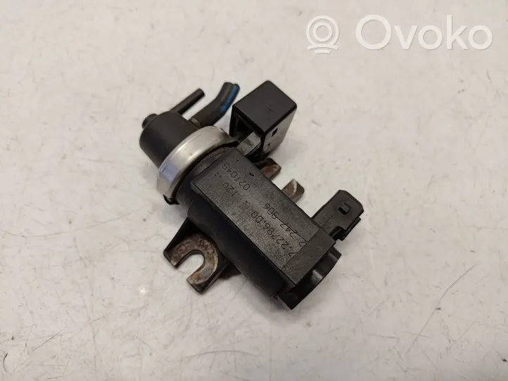 BMW 5 E39 Valve vacuum 2247906