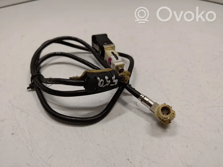 BMW 3 E90 E91 USB socket connector 9167196