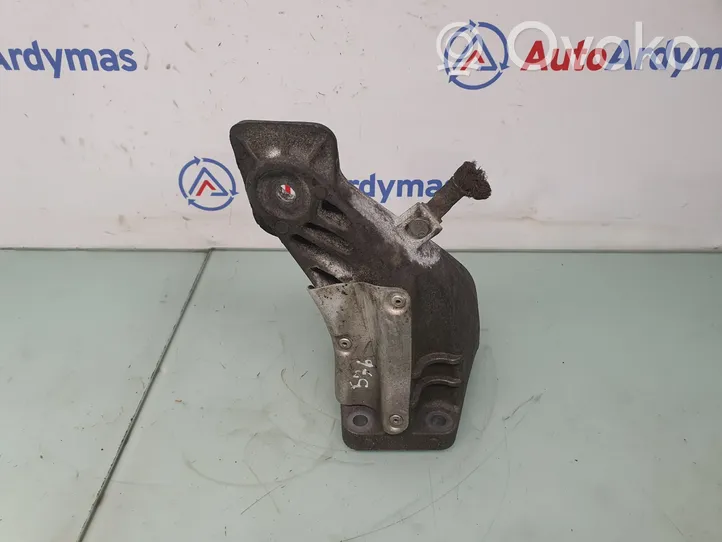 BMW 5 E60 E61 Engine mounting bracket 6777054