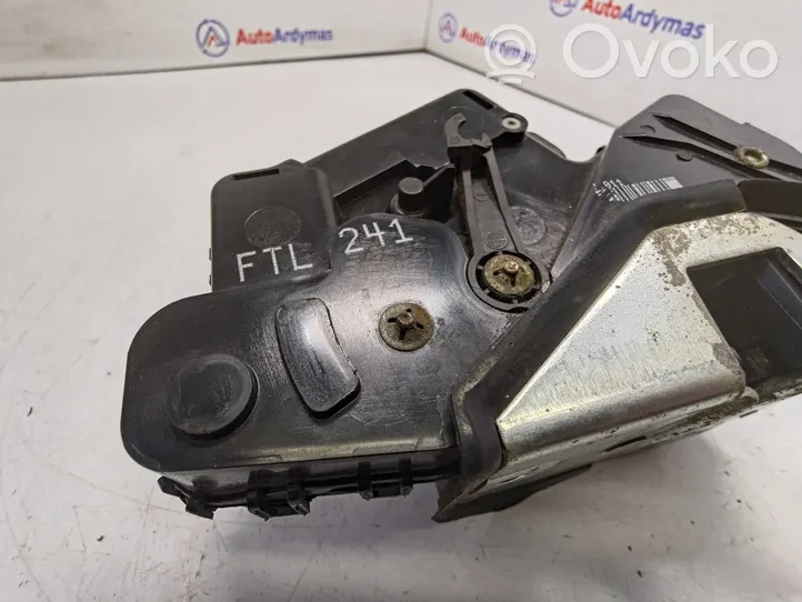 BMW 3 E46 Front door lock 51217011241