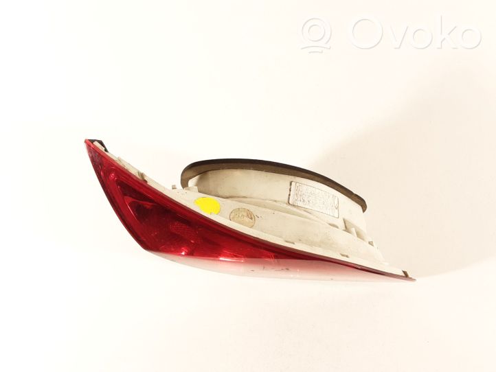 Opel Astra J Luci posteriori del portellone del bagagliaio 