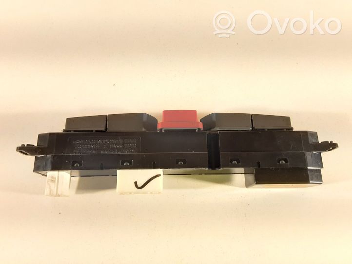 KIA Ceed Hazard light switch 937001H900