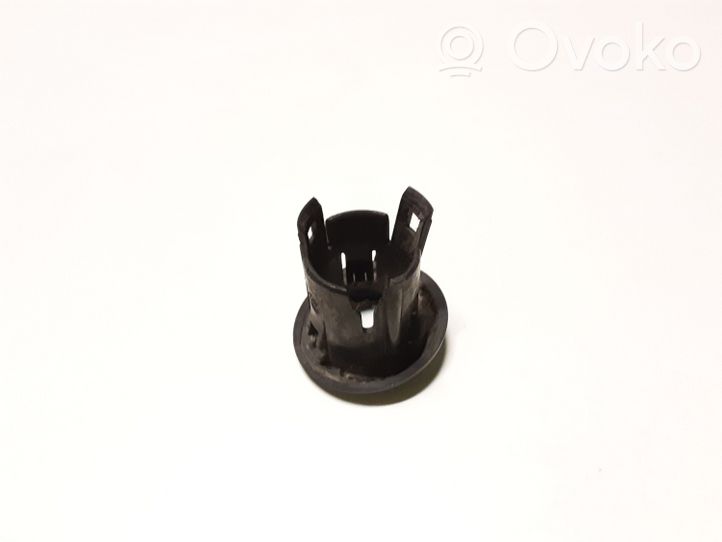 Land Rover Discovery 3 - LR3 Supporto posteriore per il sensore di parcheggio (PDC) VTJ000100