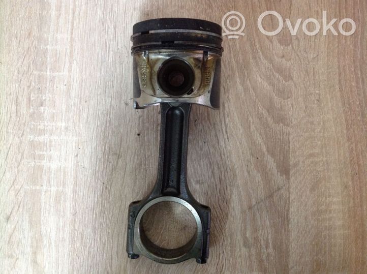 Nissan Qashqai+2 Piston avec bielle 