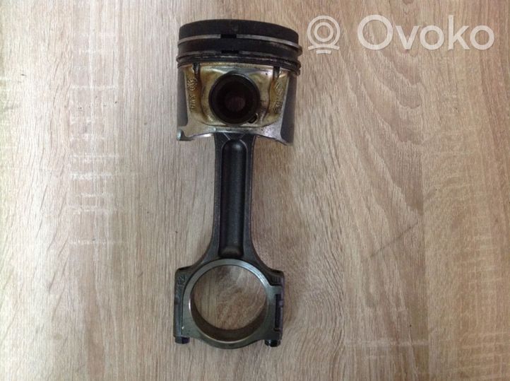 Nissan Qashqai+2 Piston avec bielle 