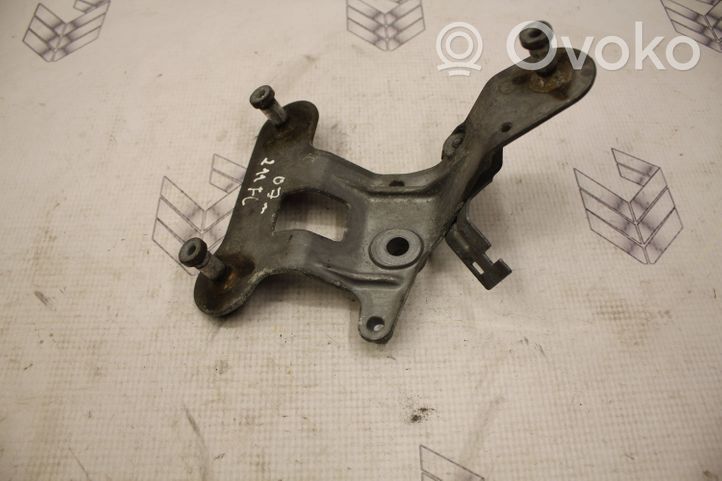 Mercedes-Benz E W211 Supporto pompa ABS A2114310840