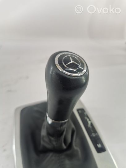 Mercedes-Benz E A207 Pavarų perjungimo svirties apdaila (oda, bumbulas) A2072670188