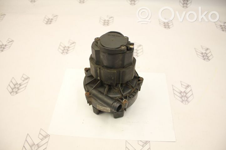 Mercedes-Benz E W211 Pompe à air secondaire A0001403785