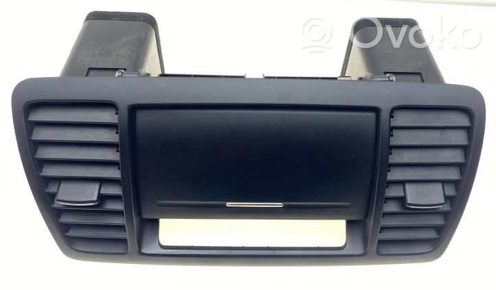 Subaru Legacy Radion/GPS-laitteen pääyksikön kehys 66120AG