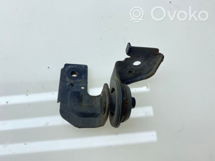 Subaru Legacy Staffa di montaggio del radiatore 45124AG00A