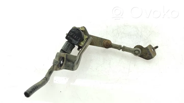 Subaru Legacy Réglage, levier du capteur d'hauteur de suspension avant 0F1612