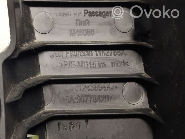 Citroen C4 II Picasso Daiktadėžės (bordačioko) komplektas 9677842077