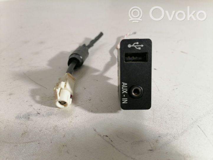 BMW X1 E84 USB socket connector 9241331