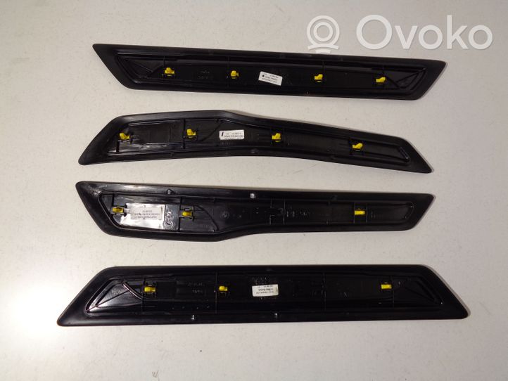 BMW 3 F30 F35 F31 Set di rivestimento del pannello della portiera 7263315