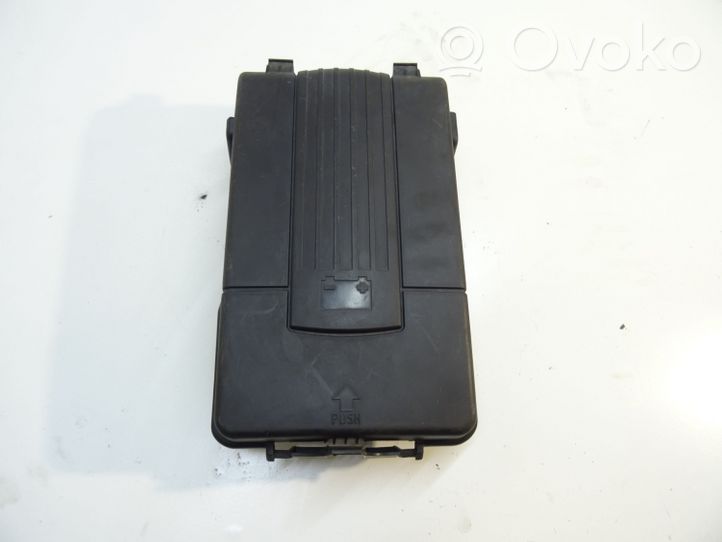 Volkswagen PASSAT B7 Coperchio/tappo della scatola vassoio della batteria 3C0915443