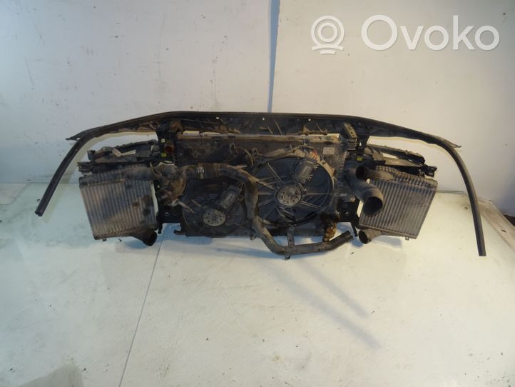 Audi Q7 4L Jäähdyttimen kehyksen suojapaneeli 7L0121203F