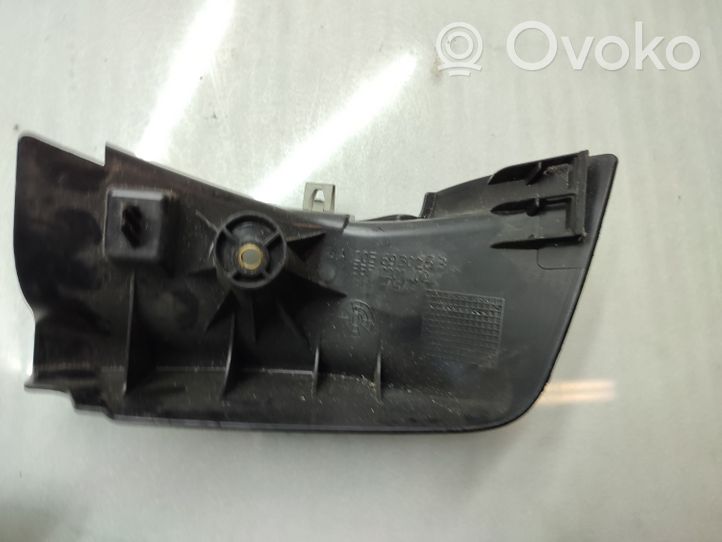 Mercedes-Benz C W205 Listwa pod lampę tylną A2056930263