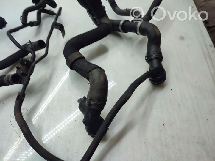 Volkswagen Touran II Tuyau de liquide de refroidissement moteur 1K0121049