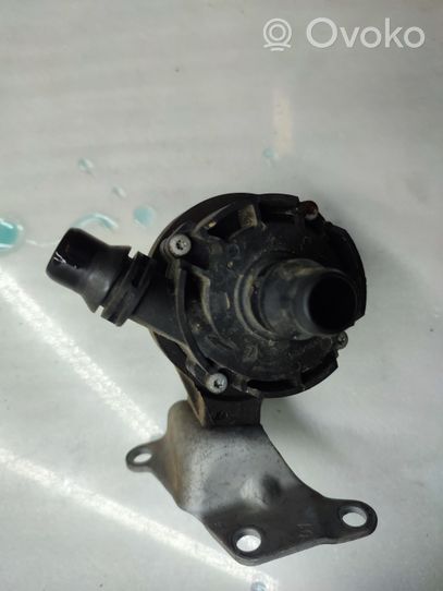 BMW X3 F25 Pompe à eau de liquide de refroidissement 7643949