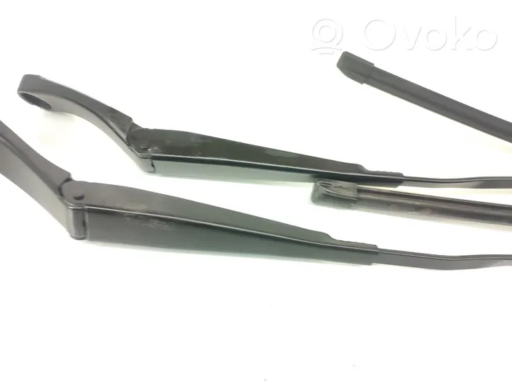 Opel Astra K Front wiper blade arm 39193932