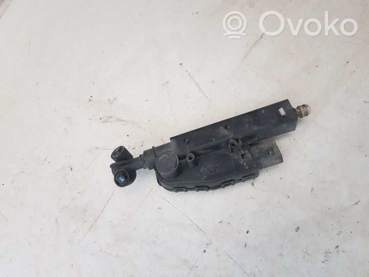 Audi A8 S8 D3 4E Ugello a spruzzo lavavetri per faro 4E0955966A