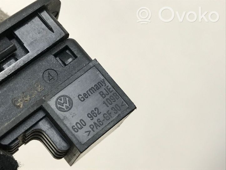 Volkswagen PASSAT B7 Interrupteur d'alarme 6Q0962109B