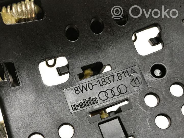 Audi A4 S4 B9 Klamka zewnętrzna/wspornik drzwi 8W0837811A