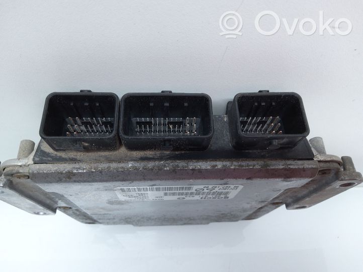 Citroen C8 Variklio valdymo blokas 0281011033