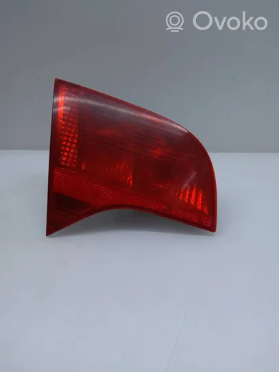 Audi A4 S4 B7 8E 8H Lampy tylnej klapy bagażnika 5E9945093A