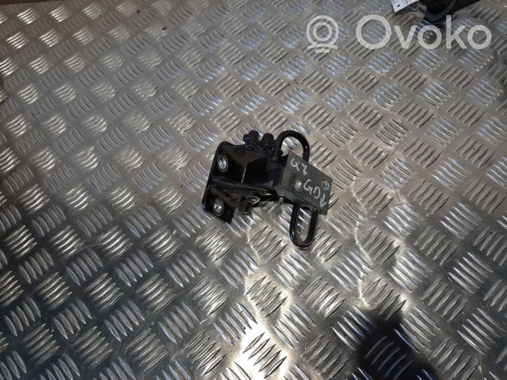 Audi Q7 4L Aizmugurē apakšējā vira (eņģe) 4L0833412A