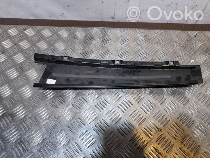 Volkswagen Touareg II Rivestimento del vetro della portiera 7P6839901