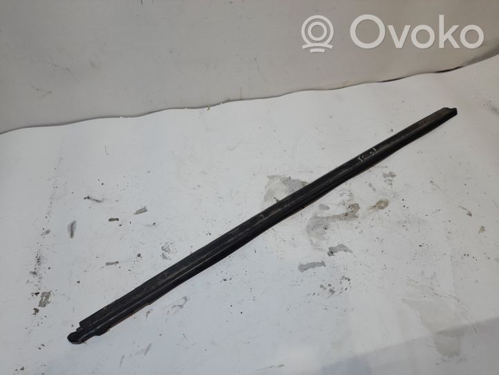 Audi TT TTS Mk2 Moulure de vitre de la porte avant 8J0837707C