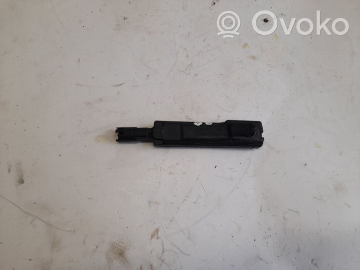 Audi A4 S4 B9 Avaimettoman käytön ohjainlaite/moduuli 8W0927754