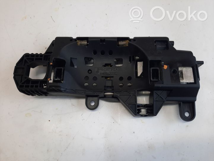 Audi A4 S4 B9 Takaoven ulkokahvan kehys 8W02837812A