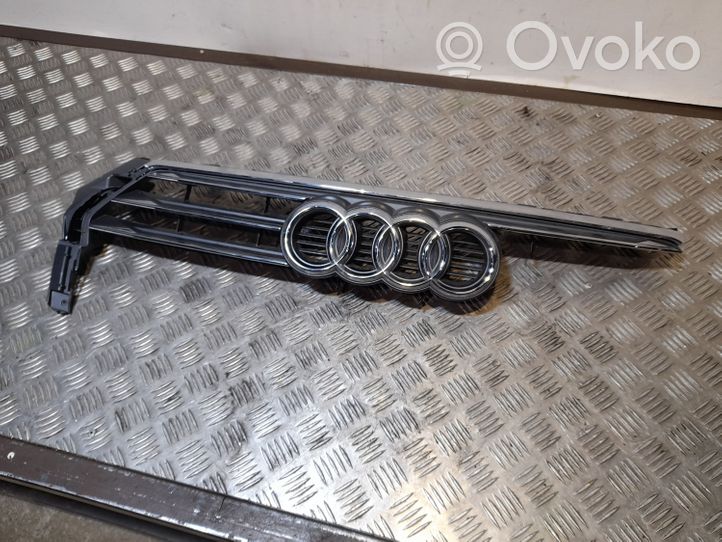 Audi A4 S4 B9 Maskownica / Grill / Atrapa górna chłodnicy 8K0853651E