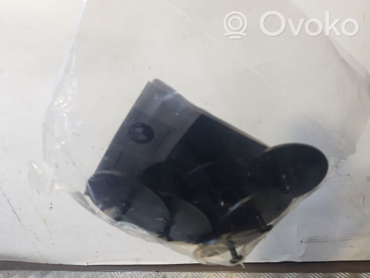 BMW 7 F01 F02 F03 F04 Morsetto di fissaggio a clip per tappetini 91666093