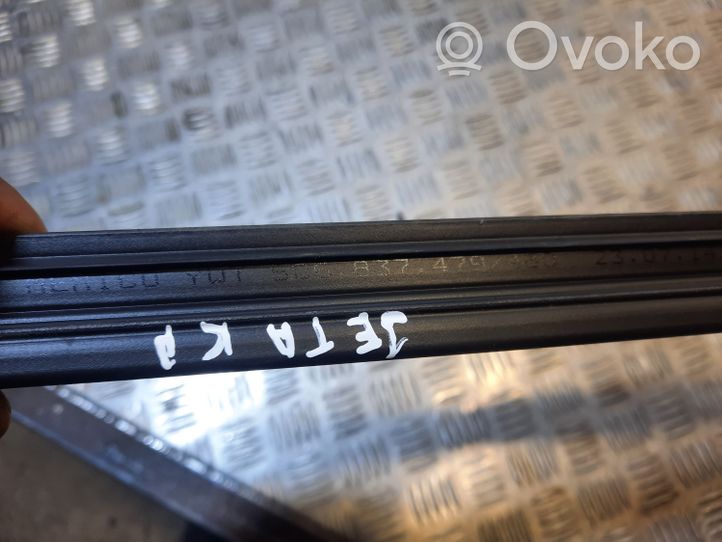 Volkswagen Jetta VI Rivestimento modanatura del vetro della portiera anteriore 5C6837479