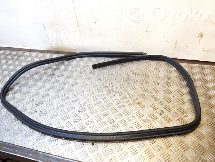 Volkswagen Jetta VI Trunk rubber seal (body) 5C6827705A