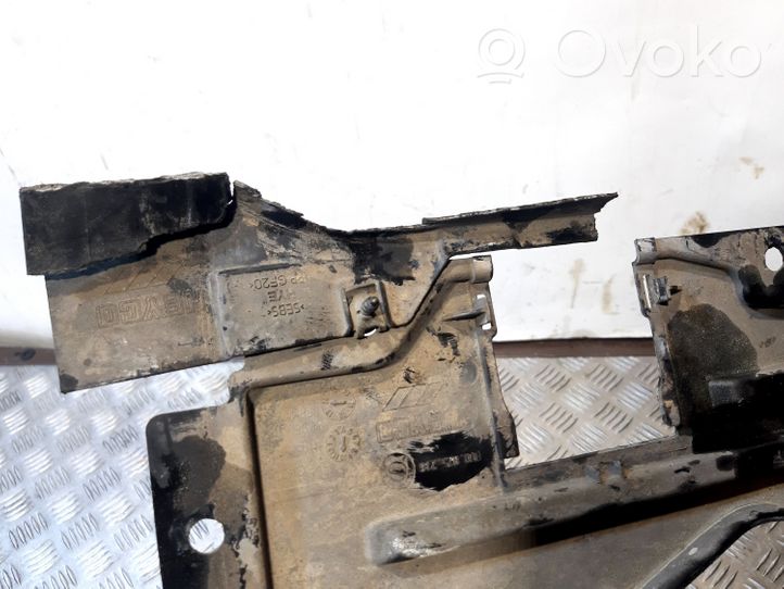 Audi Q3 8U Apakšas aizsargs šasijas aizmugurējā daļā 8U0825216