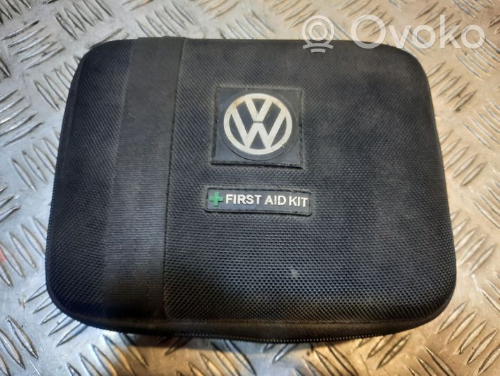 Volkswagen Jetta VI First aid kit 000093108B