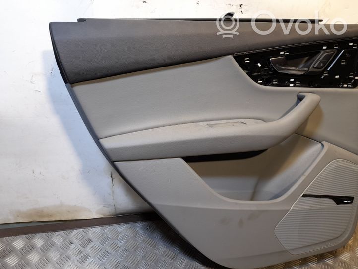 Audi Q7 4M Rivestimento del pannello della portiera posteriore 4M0868067B