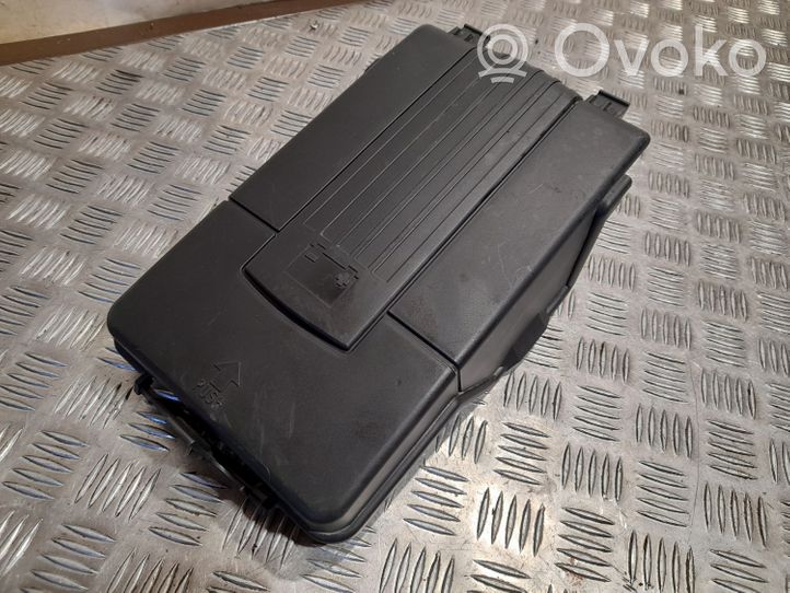 Porsche Cayenne (92A) Coperchio/tappo della scatola vassoio della batteria 3C0915443A