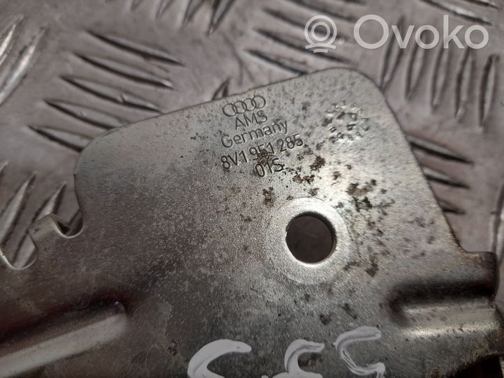 Audi A3 S3 8V Supporto/staffa del clacson 8V1951285