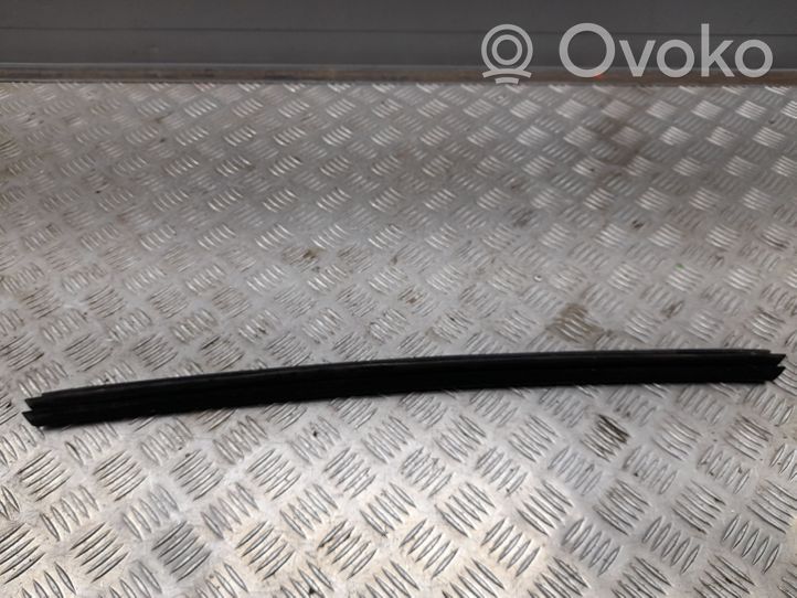 Audi Q5 SQ5 Takaoven ikkunalasin kumitiiviste 80A839479