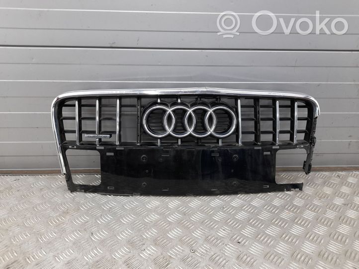 Audi Q7 4L Etupuskurin ylempi jäähdytinsäleikkö 4L0853651E