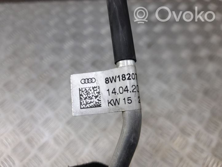 Audi A4 S4 B9 Wąż / Przewód klimatyzacji A/C 8W1820720F