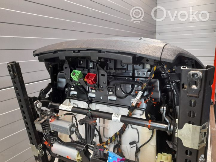 Audi Q7 4L Priekinė vairuotojo sėdynė 8E0881105BT