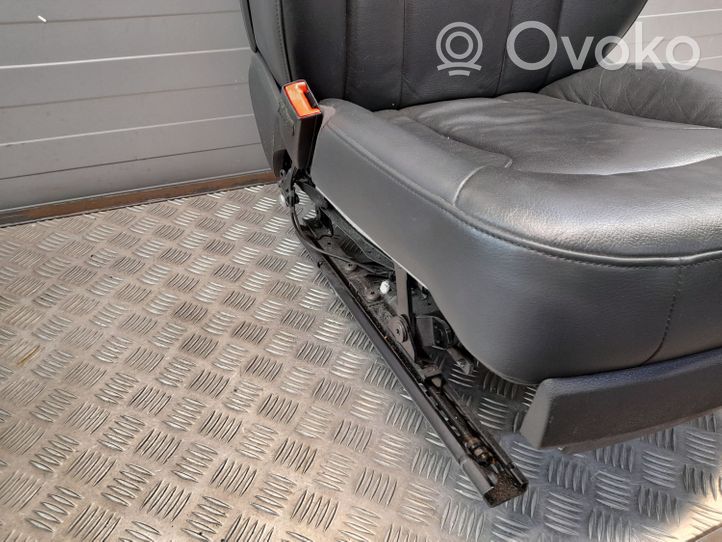 Audi Q7 4L Front driver seat 8E0881105BT