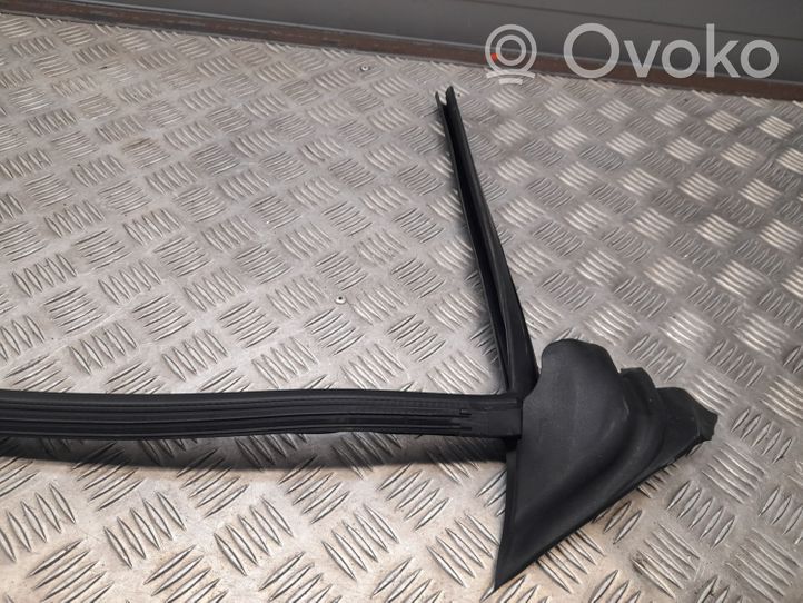 Audi A5 Moulure de vitre de la porte avant 8W6837480B