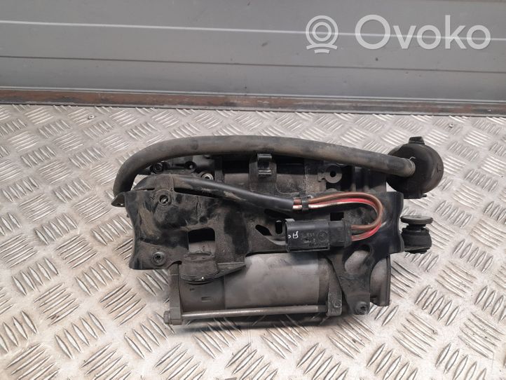 Mercedes-Benz CLS C218 X218 Compressore/pompa sospensioni pneumatiche A2123200104